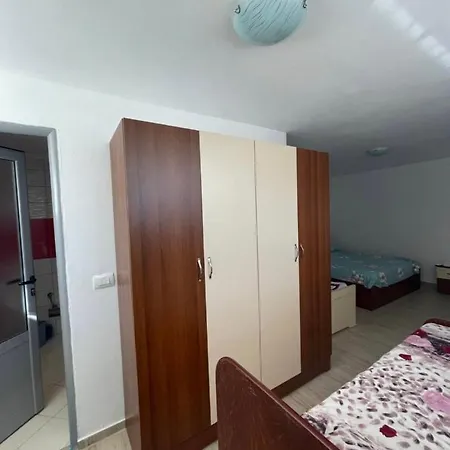 بيت ضيافة Kastriot Mancellari *